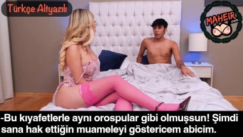 Seksi Kıyafetlerle Odasına Gelen Kız Kardeşini Altına Aldı – Porno izle